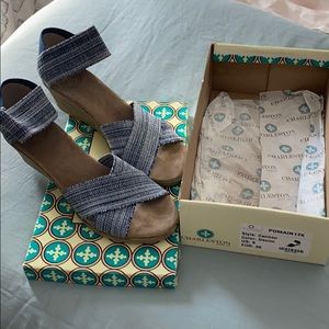 Charleston Shoe Co Navy wedges 8